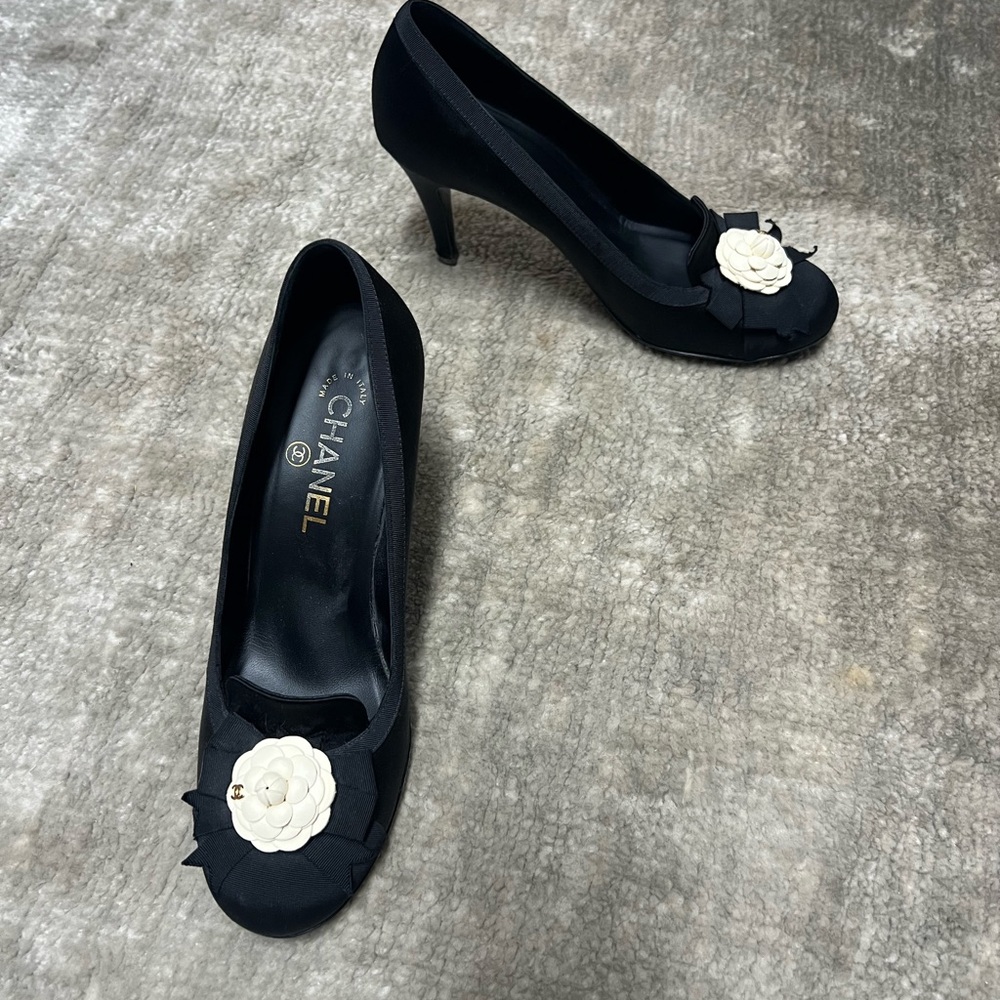 Chanel black shoes white flower